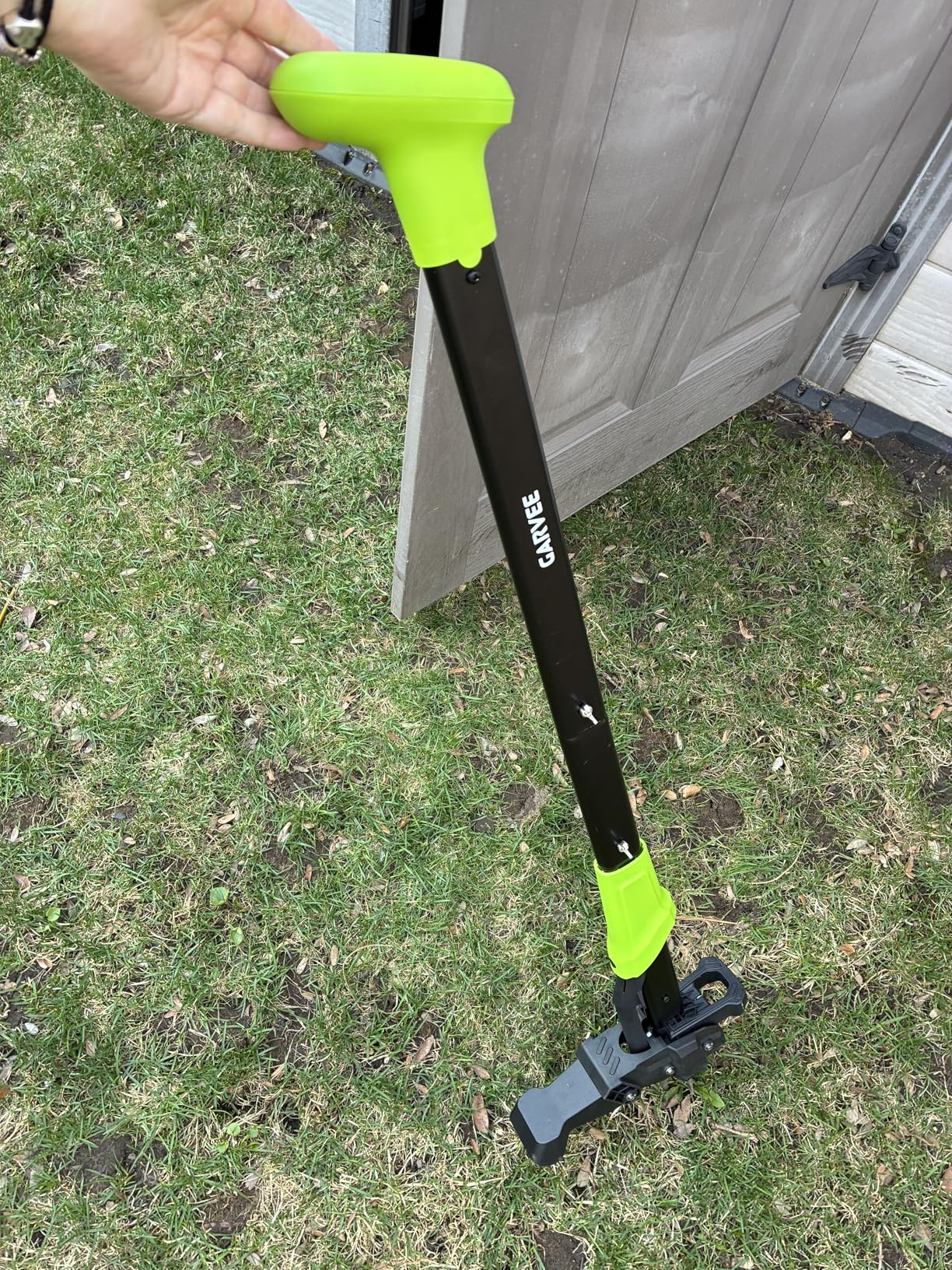Rip Weeds Out by the Root — Standing Straight Up No bending. No kneeling. No chemicals. Just step, grip, and eject — and the weeds don't come back.